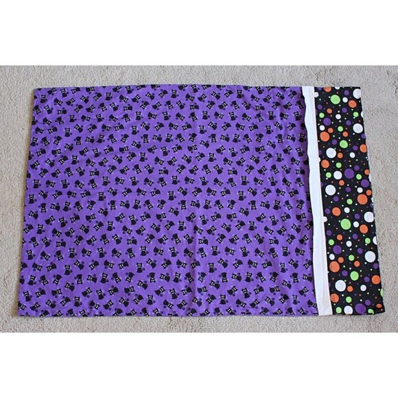 Scary Halloween Pillowcase - Black Cats with Purple Background - Picture 2 of 5